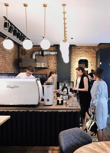 Кава та сніданки у новій кав’ярні Coffee and the City