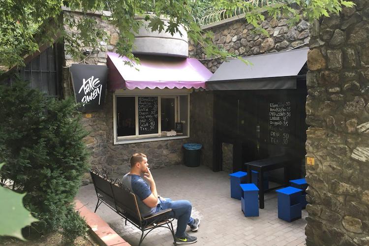Кав’ярню Take Away відкрили біля фунікулера