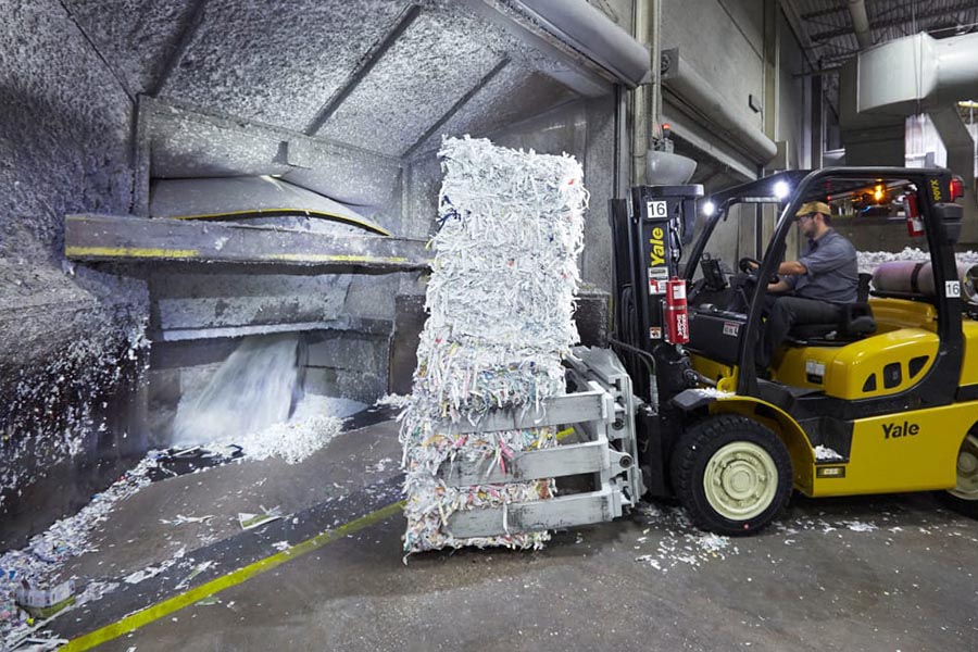 Денвер став сьомим містом у США, де можуть перероблювати стаканчики для кави