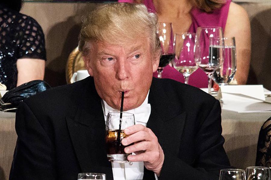 Дональд Трамп почав продавати трубочки багаторазового використання
