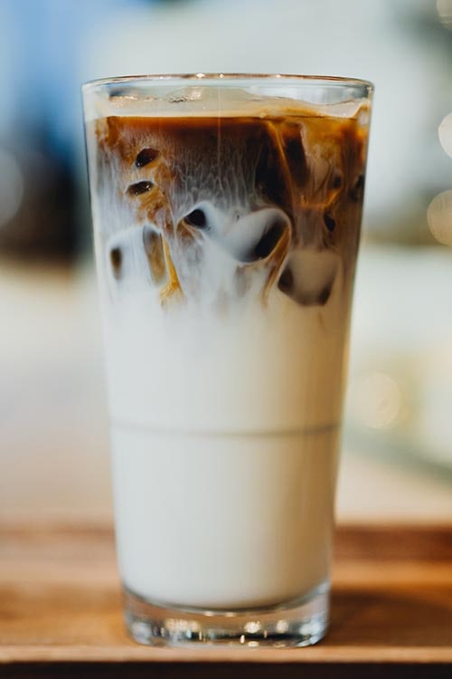 Starbucks заохочуватиме гостей відмовлятися від молочних кавових напоїв