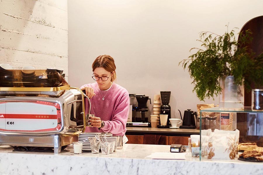 Кав’ярню Apollo Cafe відкрили на Шовковичній