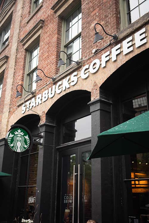 Starbucks вперше введе в меню страви з «рослинним м’ясом»