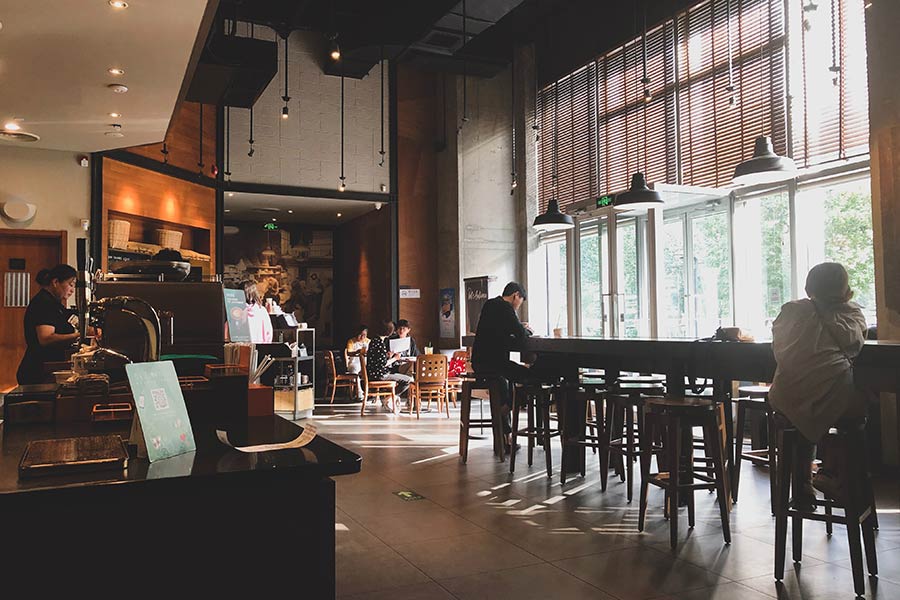 Starbucks відновив роботу 85% кав’ярень у Китаї: їх закрили через коронавірус