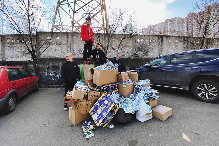 День із Tetrapaker: репортаж про хлопців, які збирають Tetra Pak у київських кав’ярнях