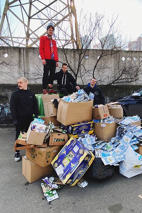 День із Tetrapaker: репортаж про хлопців, які збирають Tetra Pak у київських кав’ярнях