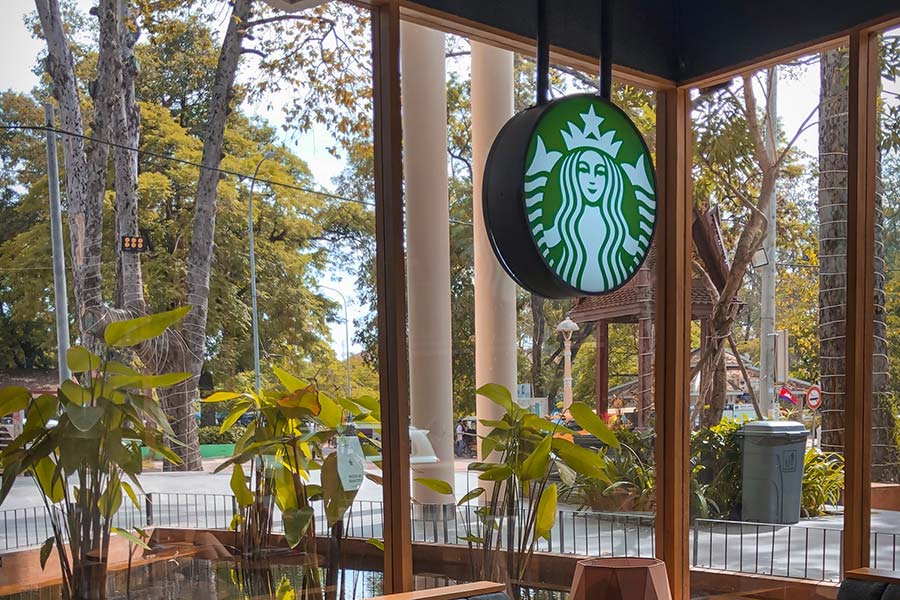 Starbucks почне відновлювати роботу кав’ярень у США 4 травня