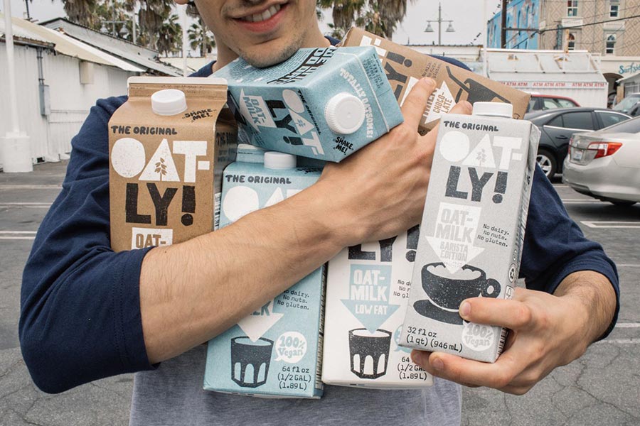$200 млн інвестицій залучив виробник рослинного молока Oatly. Серед інвесторів Jay-Z, Опра та Говард Шульц