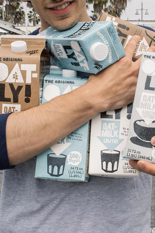 $200 млн інвестицій залучив виробник рослинного молока Oatly. Серед інвесторів Jay-Z, Опра та Говард Шульц