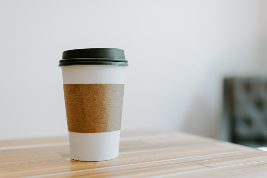У стаканчиках для кави може виділятися мікропластик – дослідження